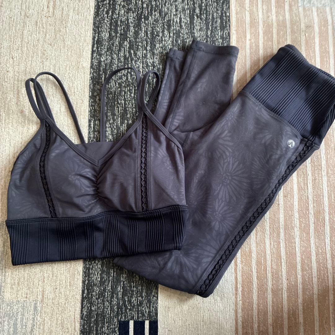 SUKALA・lavaヨガウェア ブラトップとレギンスセット