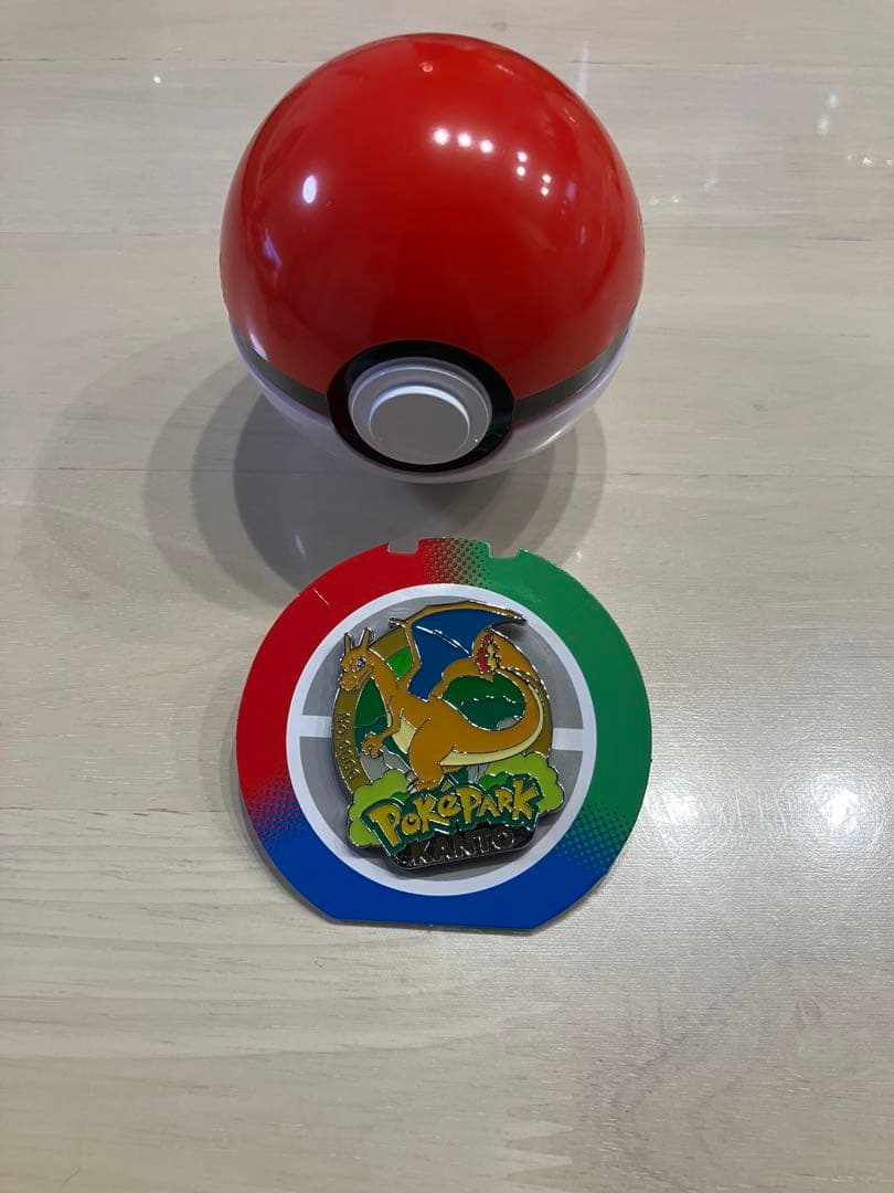 ポケパークカントウ限定　ポケモン　ピンズ　バッジ　リザードン