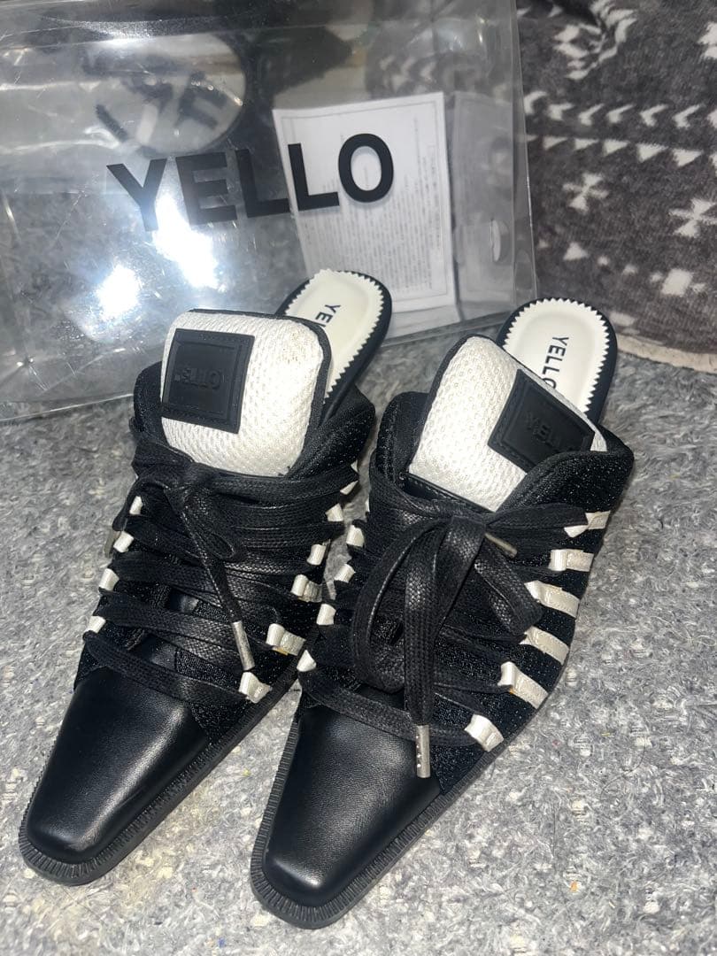 YELLO ブラック ホワイト ストライプ ミュール