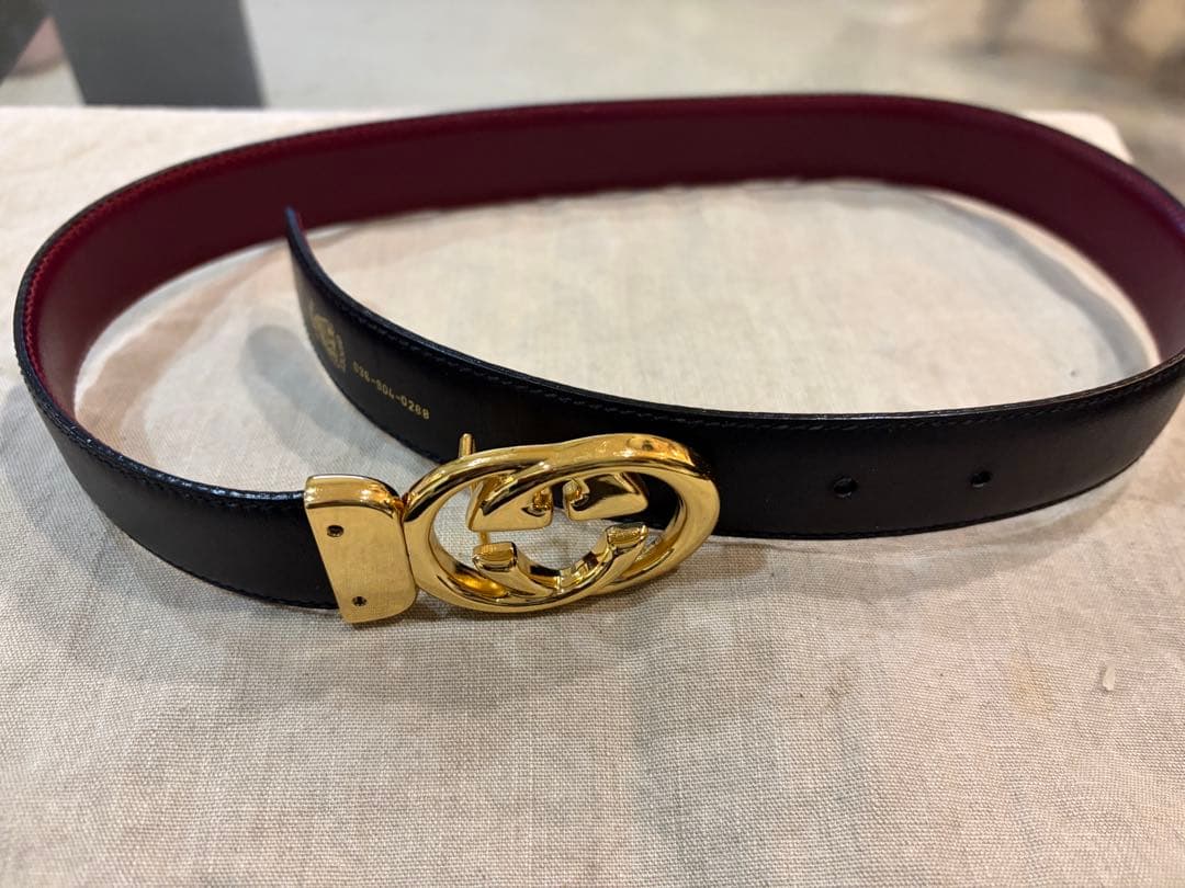 Cam。GUCCI レザー ベルト 黒 赤 ゴールドバックル