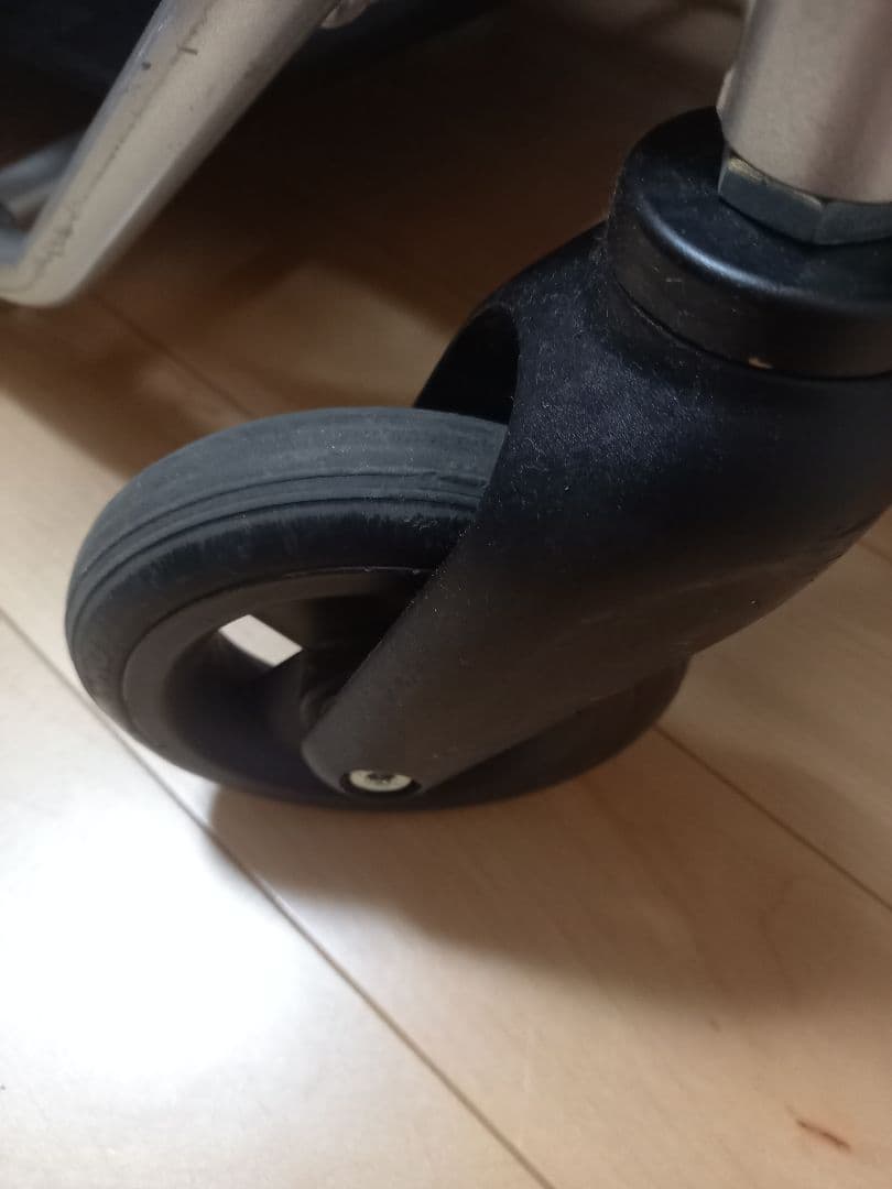 ピグレオティルト３　介助用バギー 黒と水色