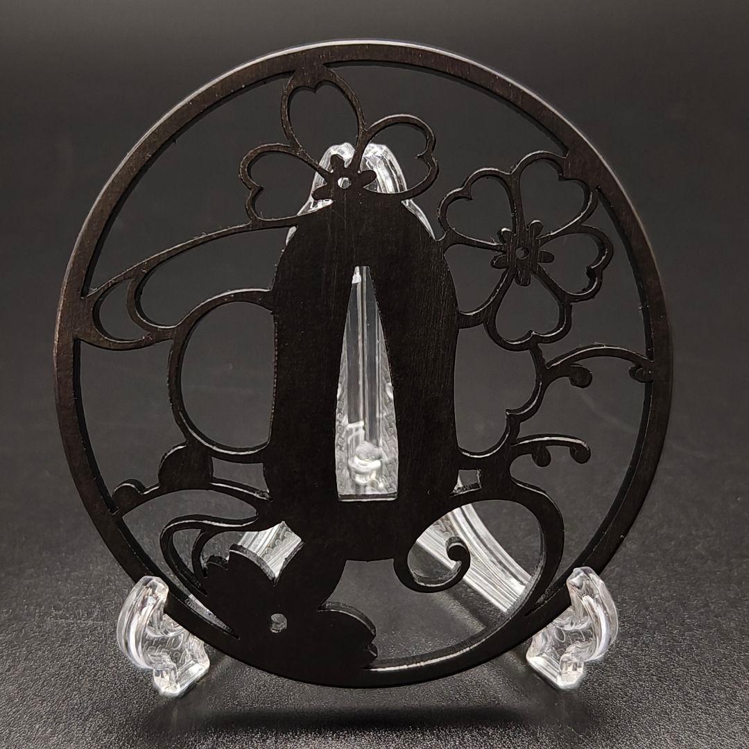 刀鍔　流れ桜の図　鉄製　金工品　細工　職人作　日本刀装具　鍔　つば　刀剣美術