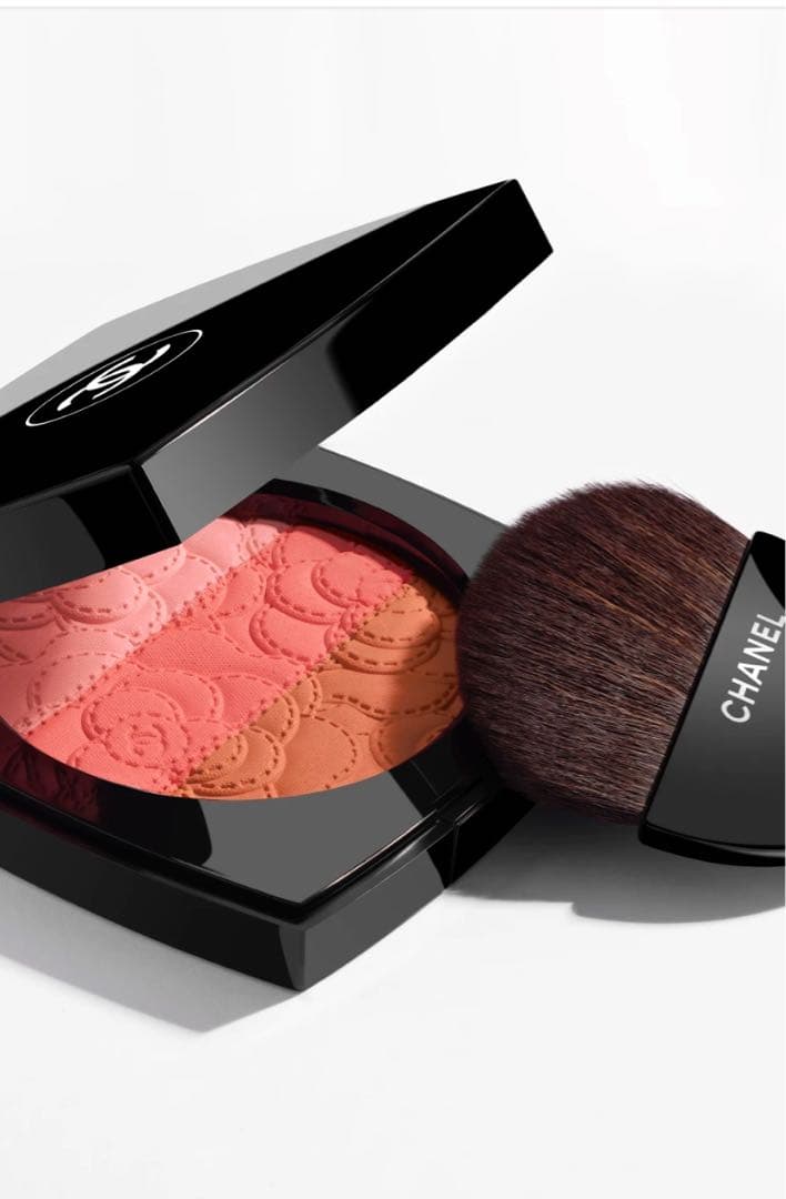 CHANEL カメリア フトゥーラ