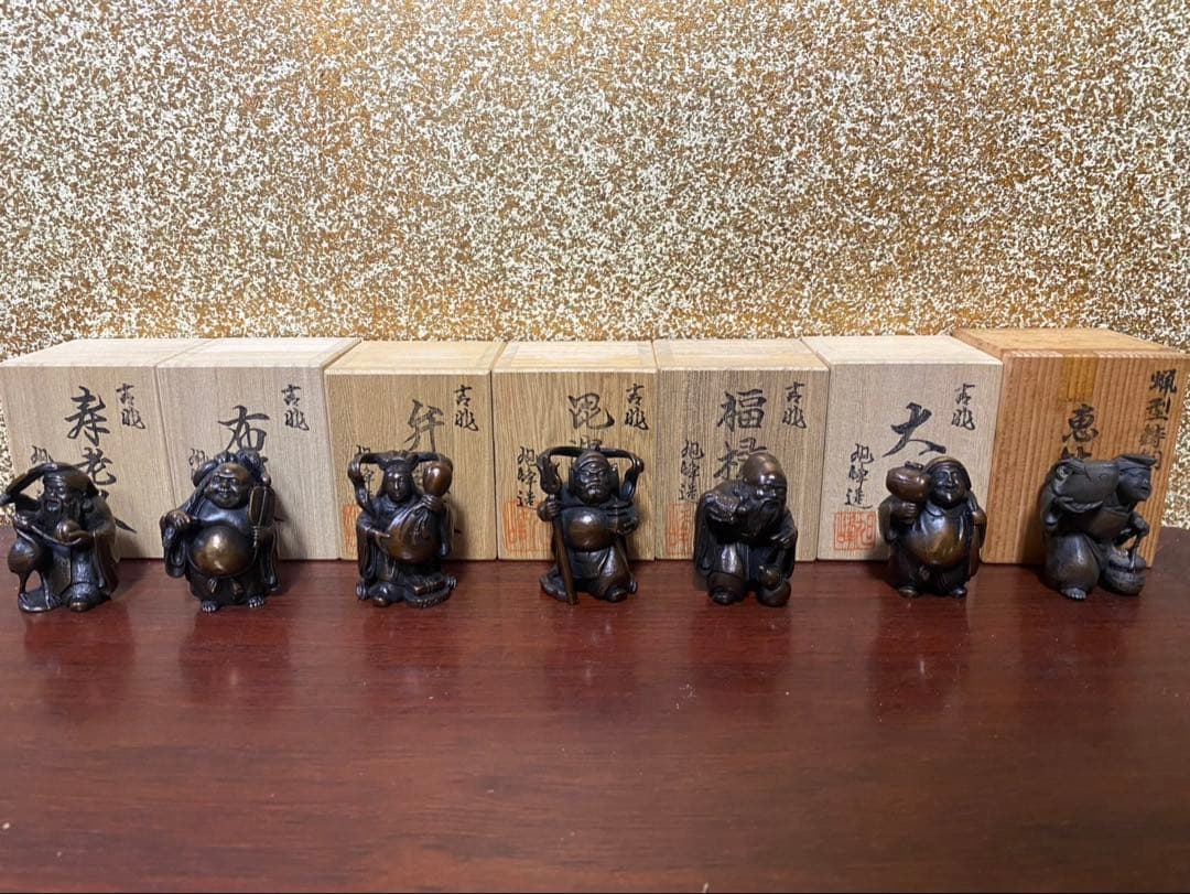 伝統工芸品・高岡銅器の七福神セットです。
