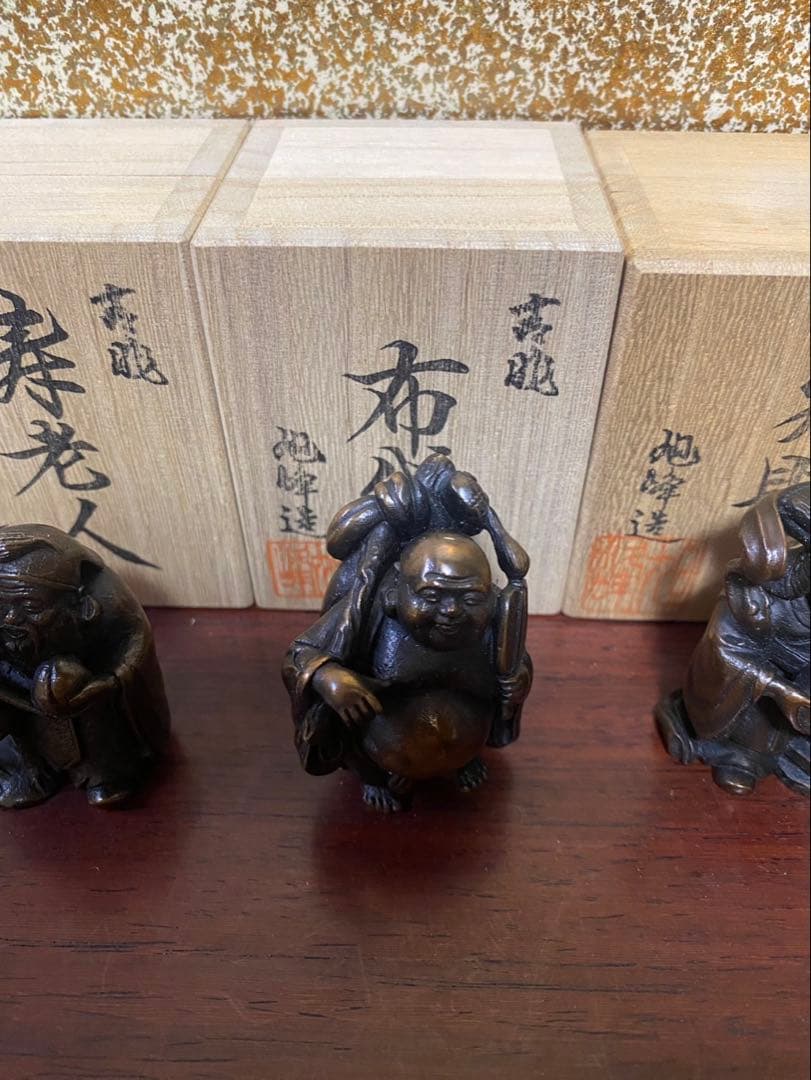 伝統工芸品・高岡銅器の七福神セットです。