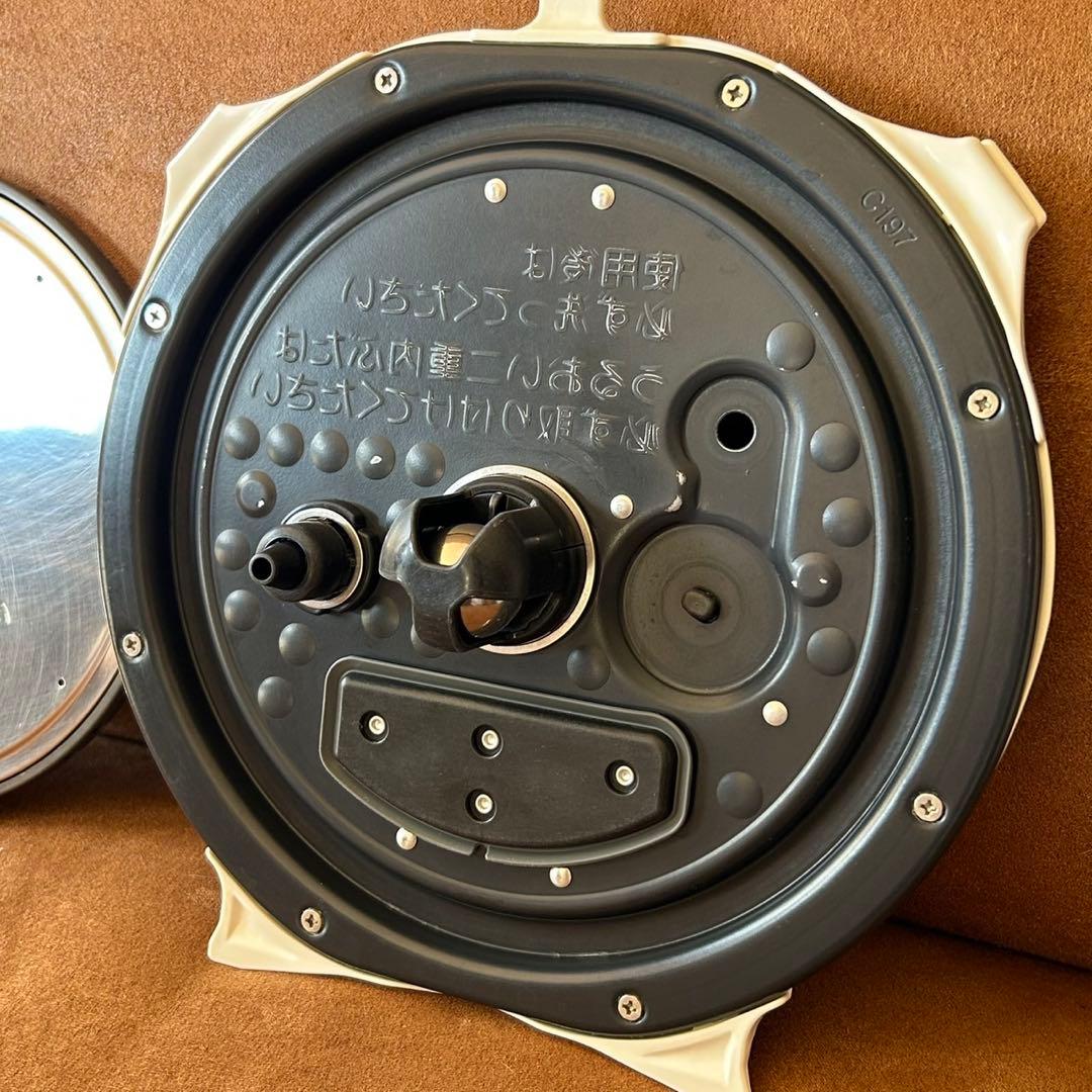 象印　炊飯器　南部鉄器 極め羽釜　型番：NW-AT10 の内釜のみ