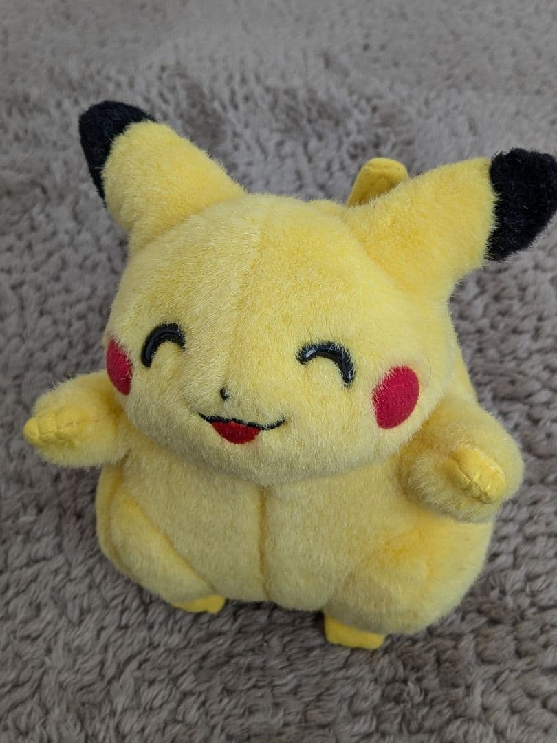 ぬいぐるみ② にっこりピカチュウ