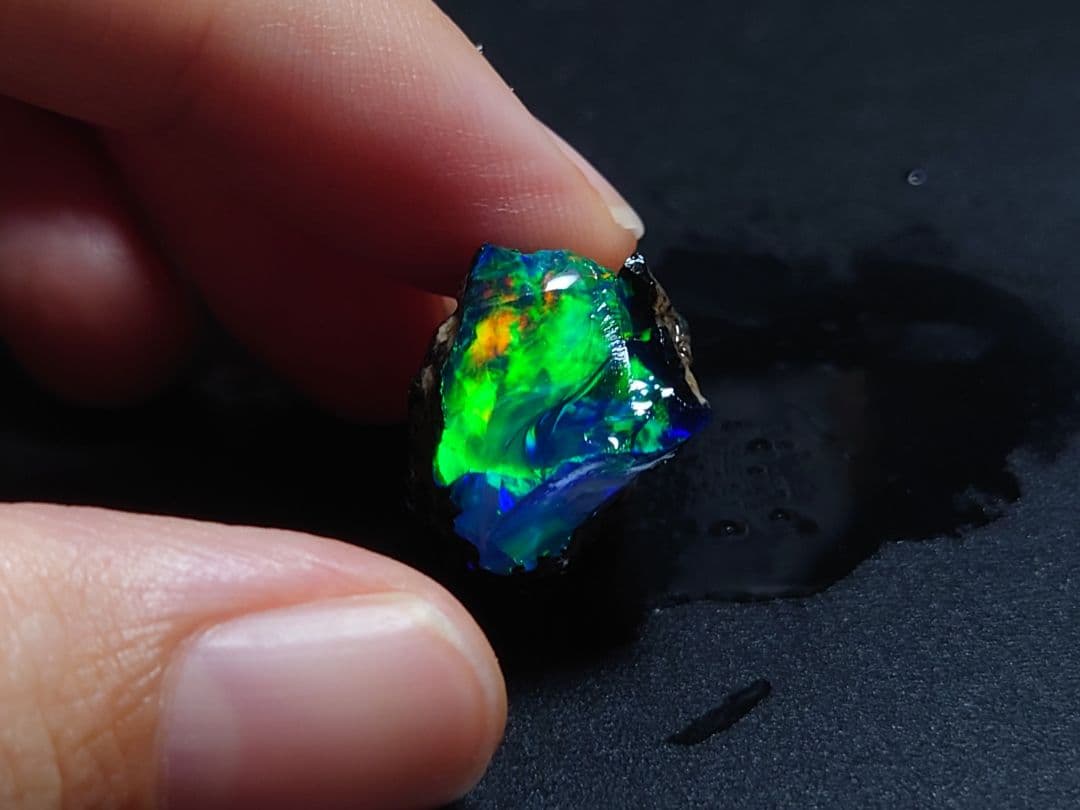 エチオピア　オパール　原石　鉱物　標本　プレシャス　ウェロ産