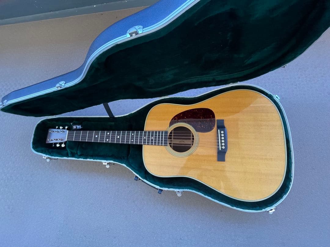 Martin D-28 、2020年製、スタンダード、美品。