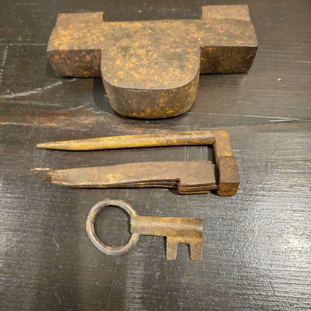 古い銭箱　時代物、銭函　古い鍵付き