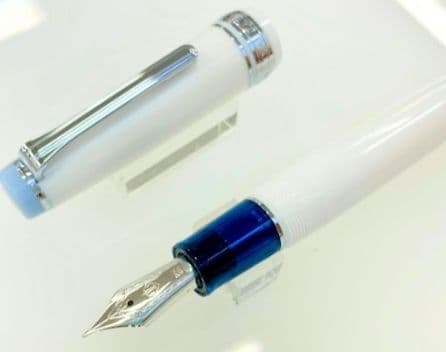 土日のみ出品　セーラー万年筆 世界のティータイム スリーティアーズ M　中字