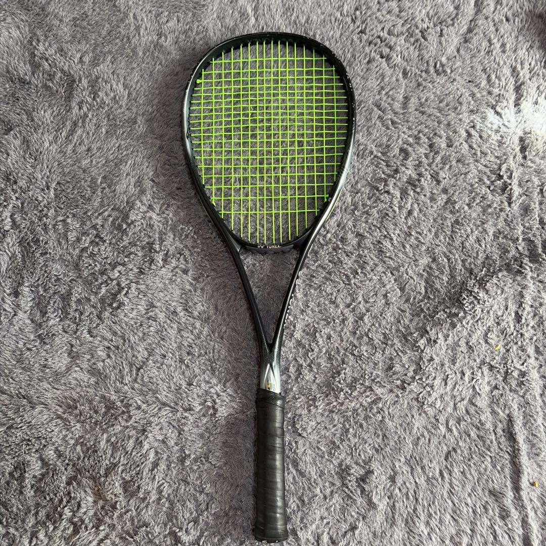 軟式テニスラケット 黒と黄緑