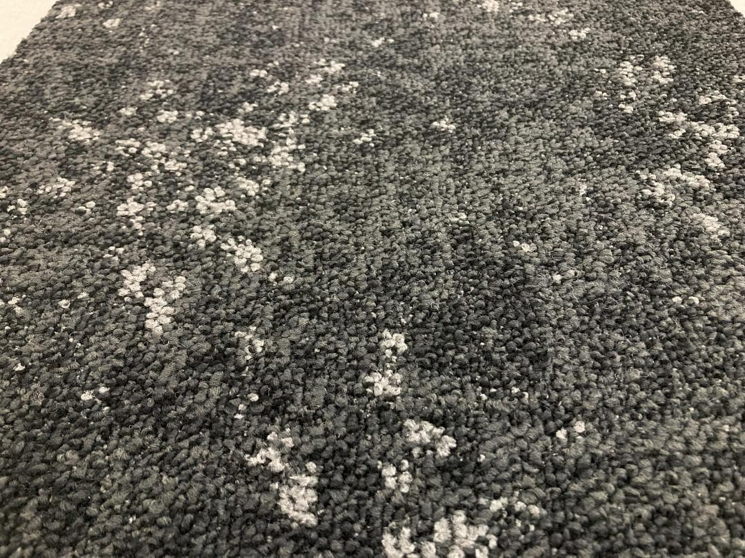 クロエ　タイルカーペット　５４枚 新品・未使用　国内メーカー