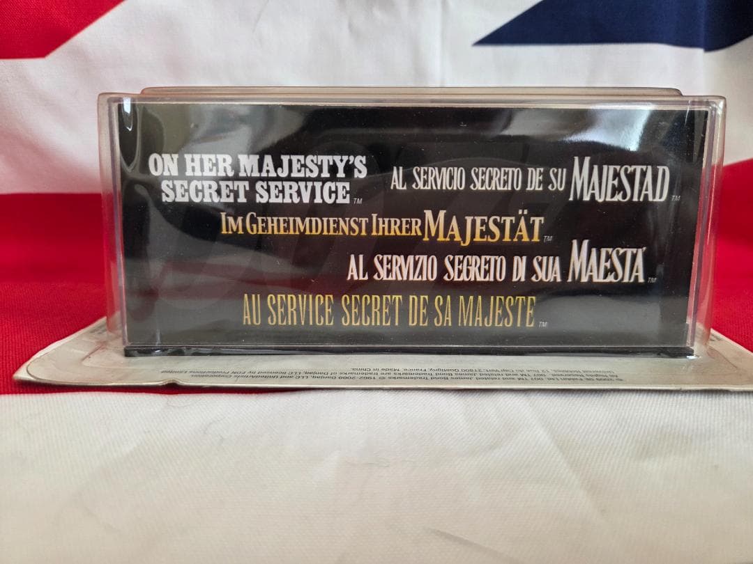 ジオラマケースミニクーパー２台★女王陛下の００７　養蜂家のミニバン　ローバーミニ