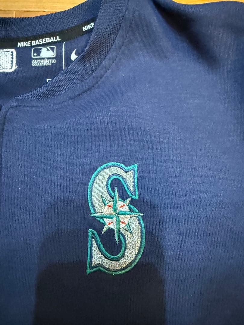 新品同様　ナイキNike シアトルマリナーズ 長袖ハーフジップ 日本Lサイズ