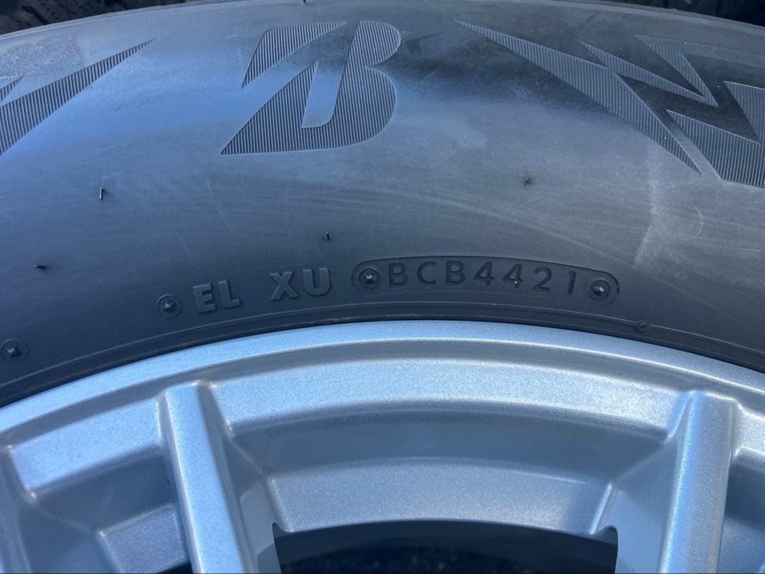 [美品]スタッドレスタイヤホイール4本セット285/60R18