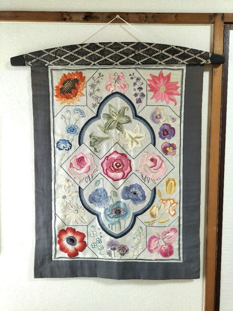 戸塚刺繍　花柄刺繍タペストリー
