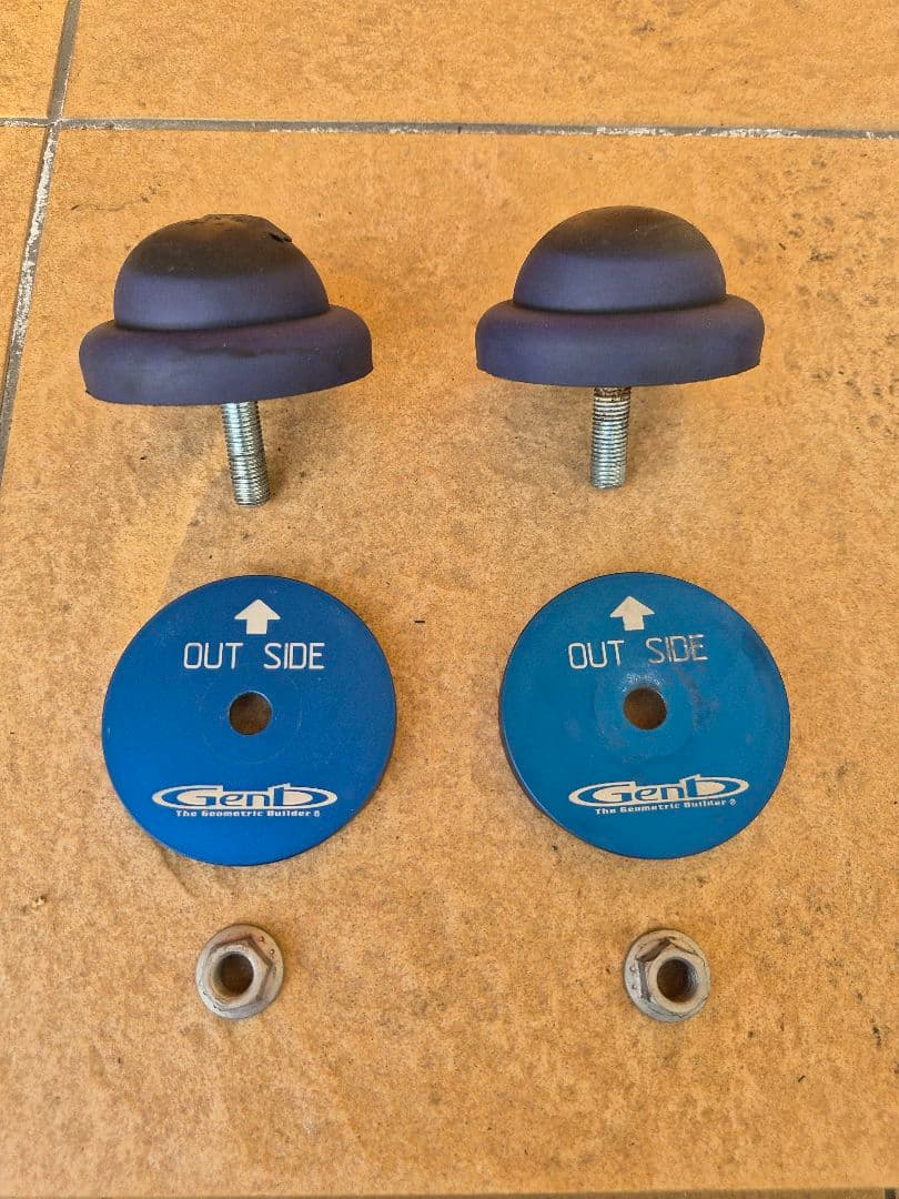 ハイエース　美品玄武2.5インチブロックUボルト付き　バンプセット