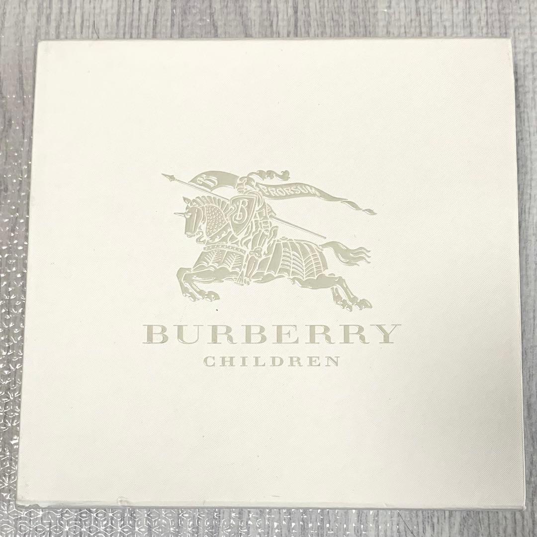 【新品】BURBERRY ベビー服 3点セット　xxs ロンパース　スタイ　帽子