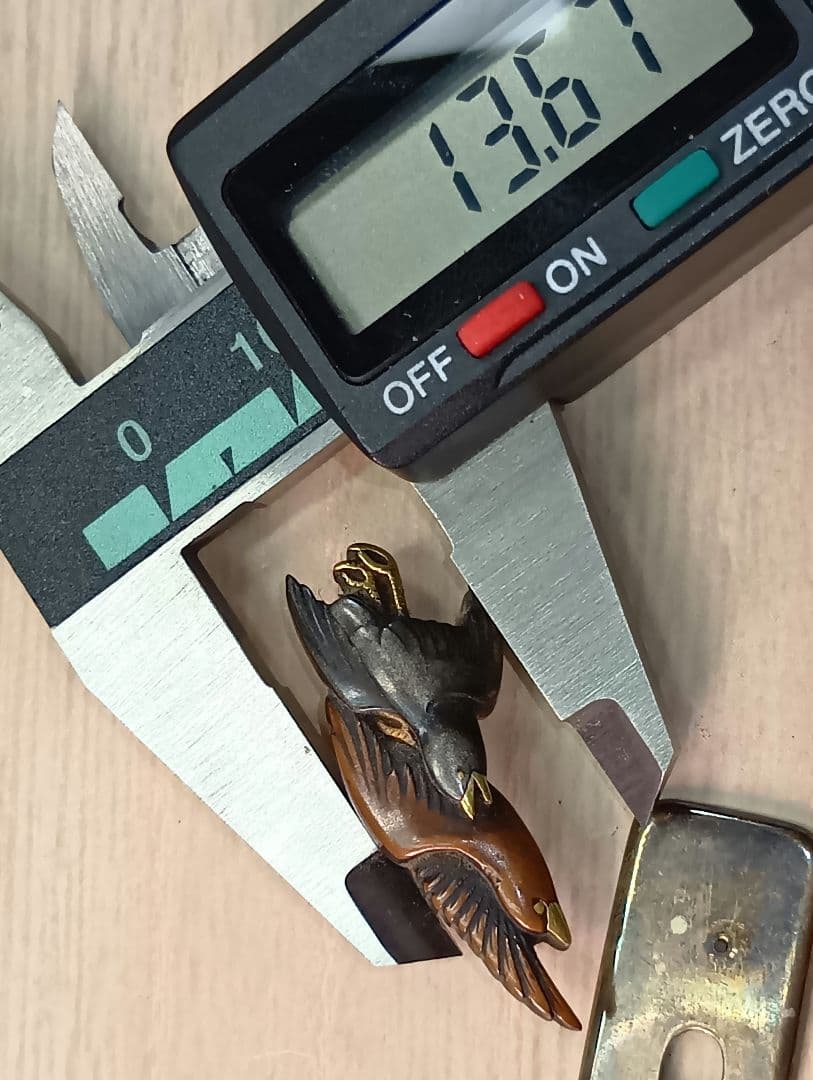 煙草入れ／超絶技巧前金具／在銘あり　一斎