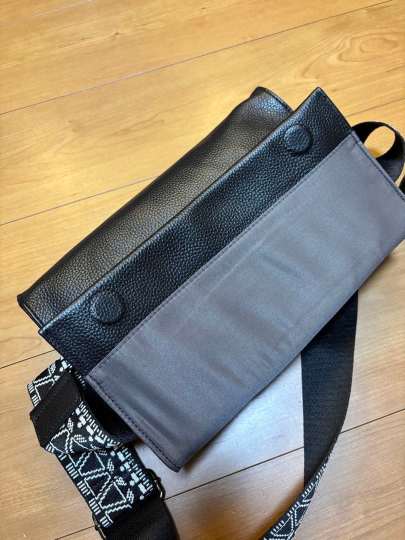 ear PAPILLONNER　イアパピヨネ 【WEB限定】柄テープボディバッグ