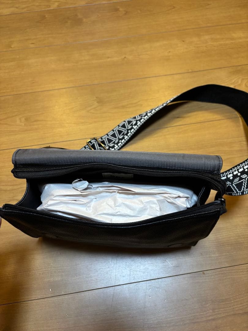 ear PAPILLONNER　イアパピヨネ 【WEB限定】柄テープボディバッグ