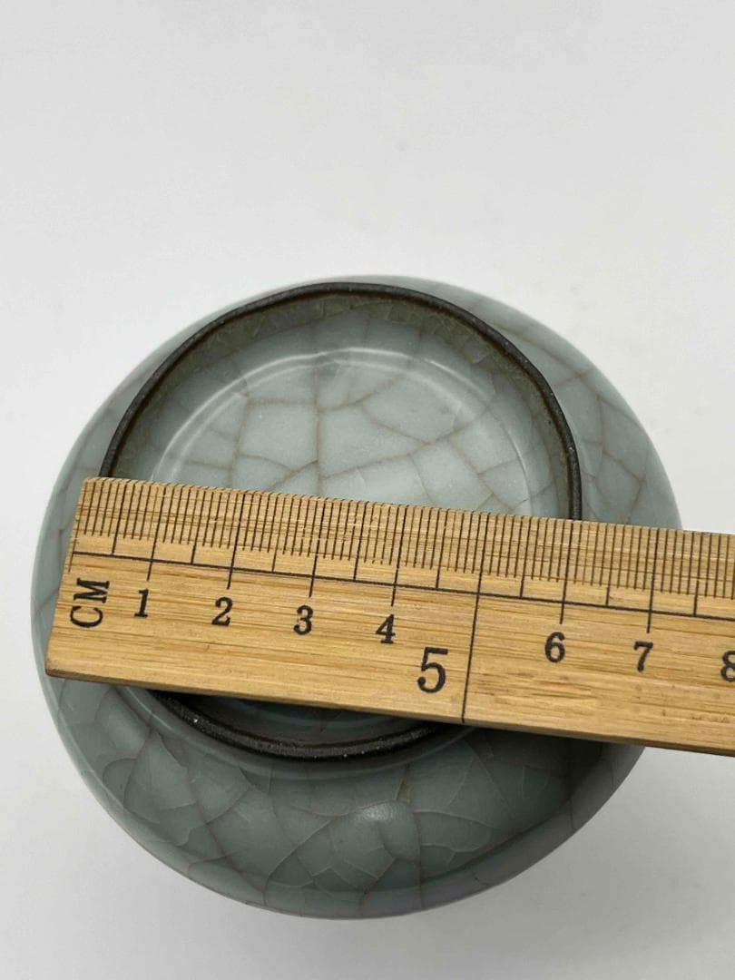 南宋時代　青磁　官窯　郊壇官窯　汝官窯 包金氷裂紋 弦文盤口瓶(F-81)