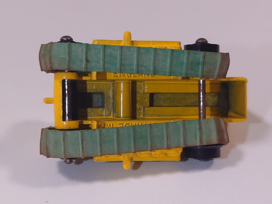 ミニカー MATCHBOX No.8 CATERPILLAR TRACTOR