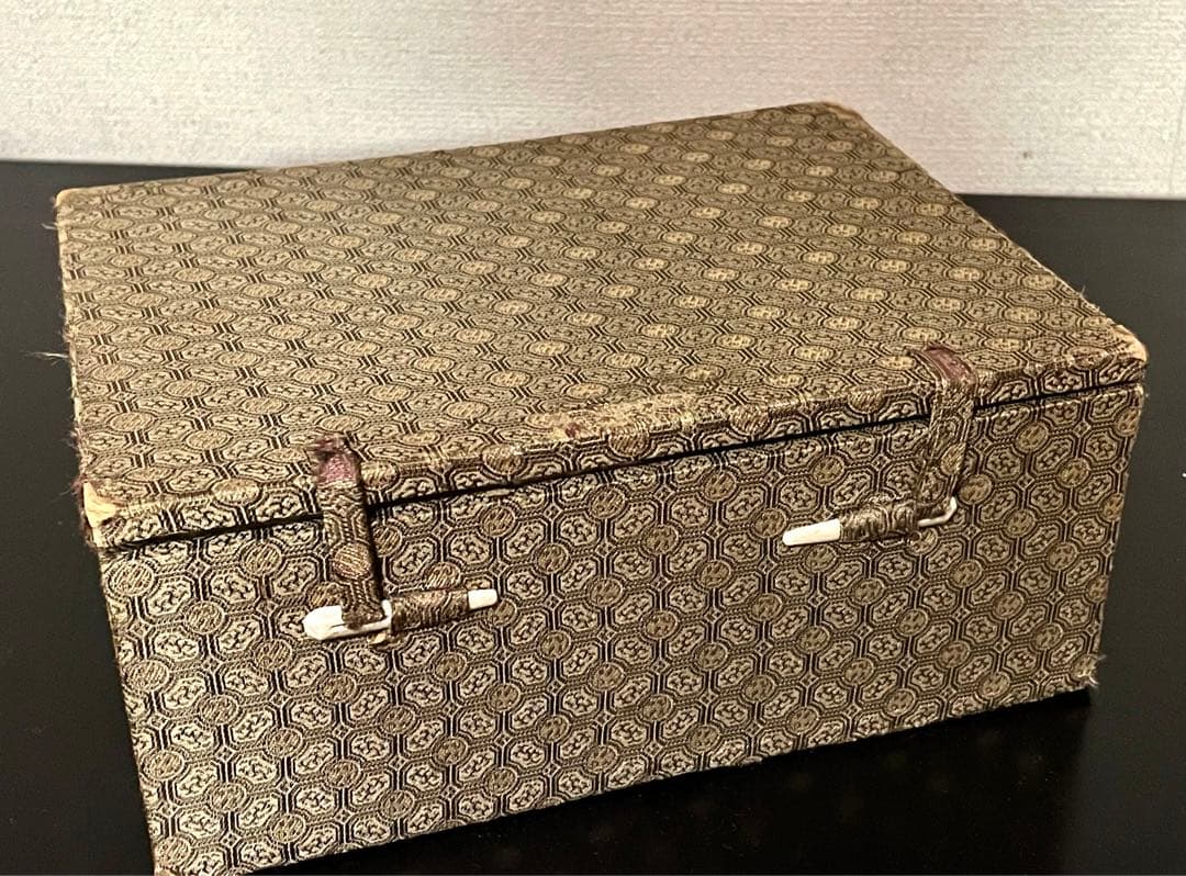 中国美術　翡翠彫刻　瓢箪と蔓　香合　台座付　箱有り