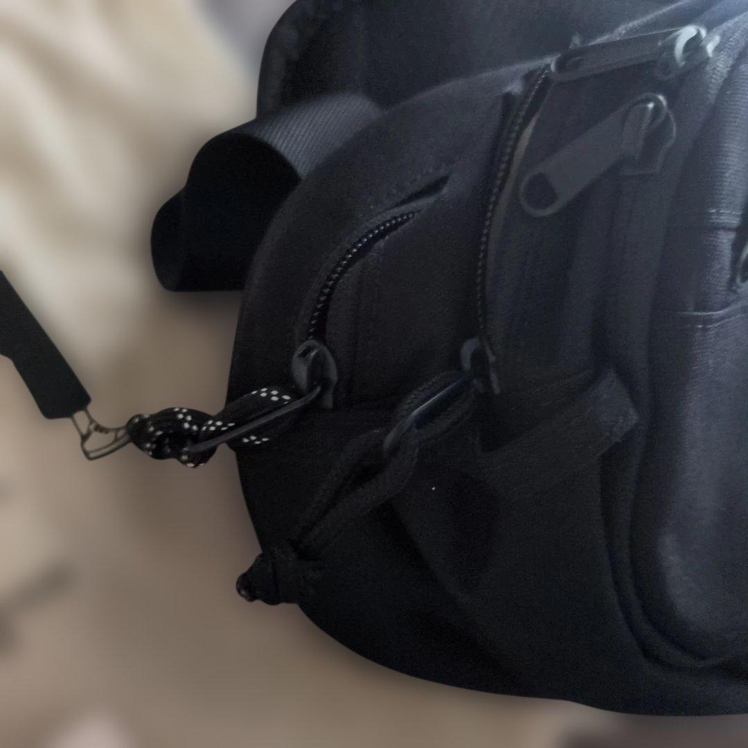 新型　ハグー Hugoo ヒップシート 抱っこ紐 　ブラック×ベージュ