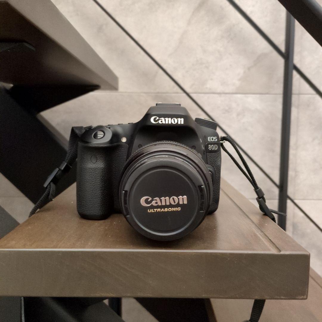 Canon EOS 80D デジタル一眼レフカメラ　85mm f1.8付き