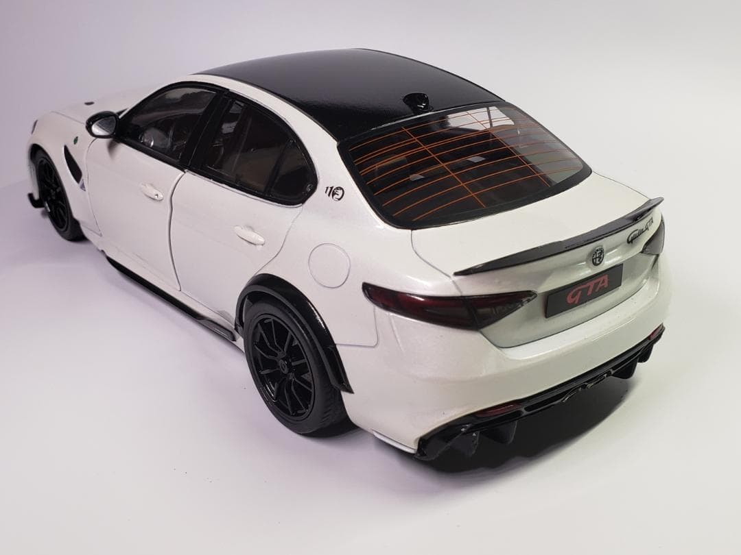 ソリド SOLIDO 1/18 アルファロメオ ジュリア GTA ホワイト 白