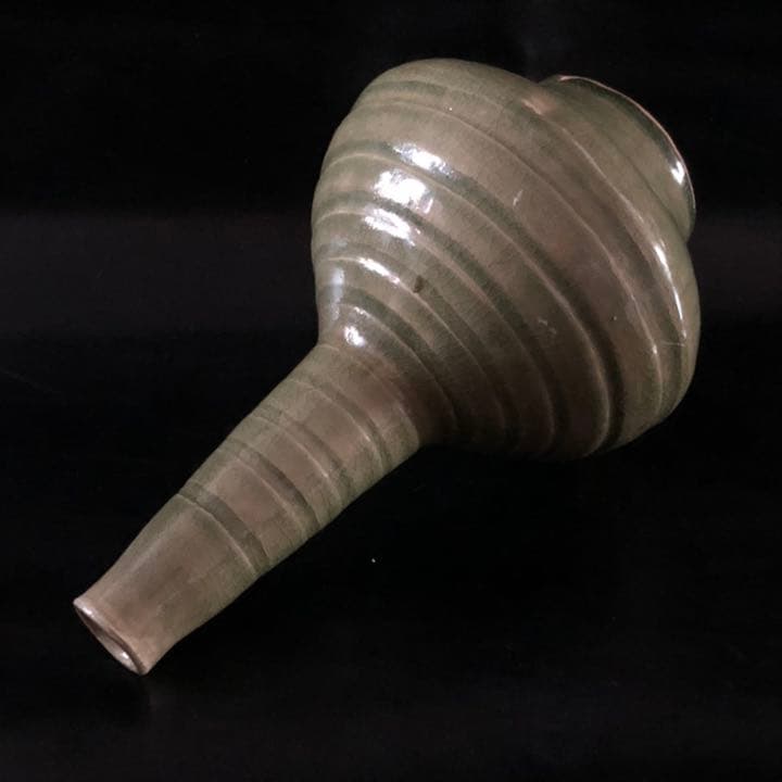 古美術◼️蔵からかなり美しい曲線の緑色の壺、壷、花瓶が出てきました。花道具、茶道具