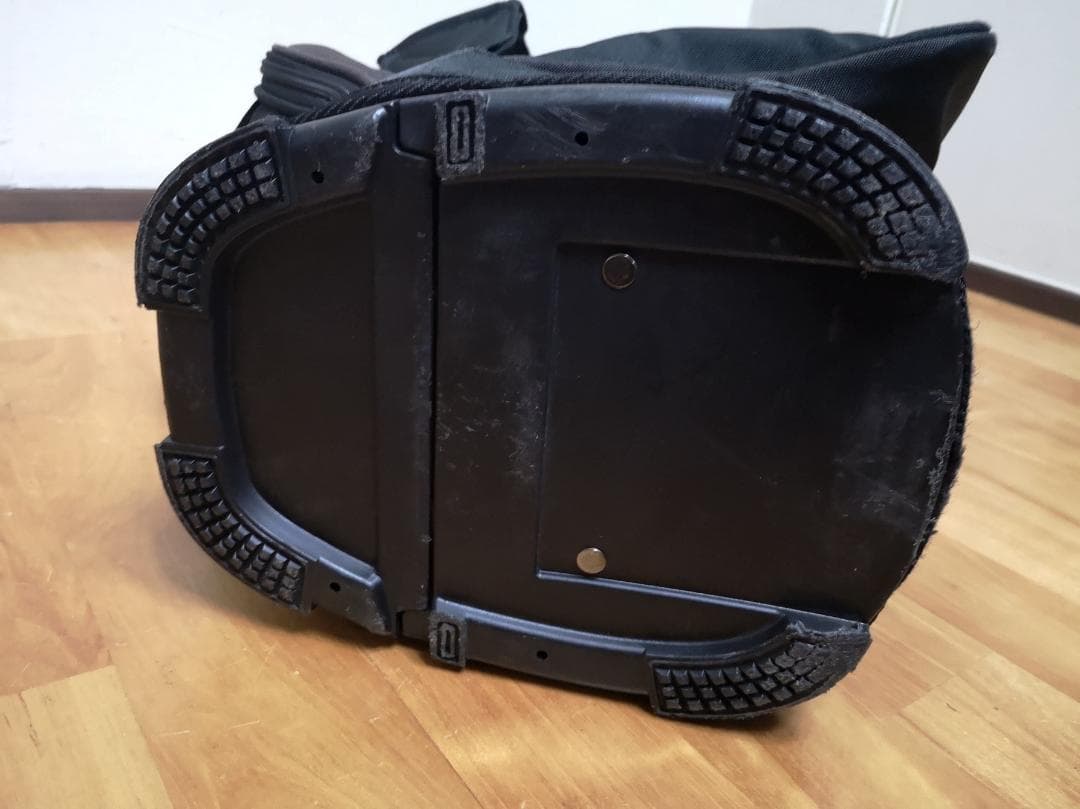 DESCENTEの軽量スタンドキャディバッグ(黒／グレー)