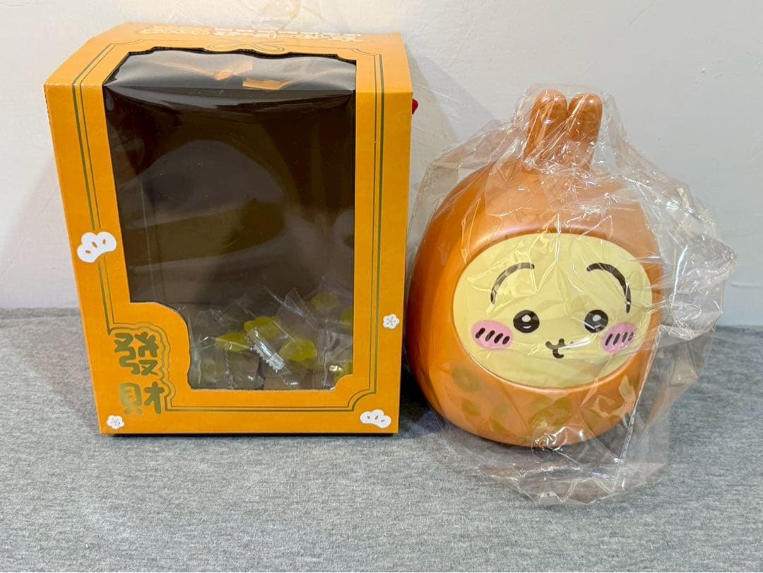 ちいかわ 台湾限定 うさぎ達磨貯金箱　飴箱　だるま　飴あり