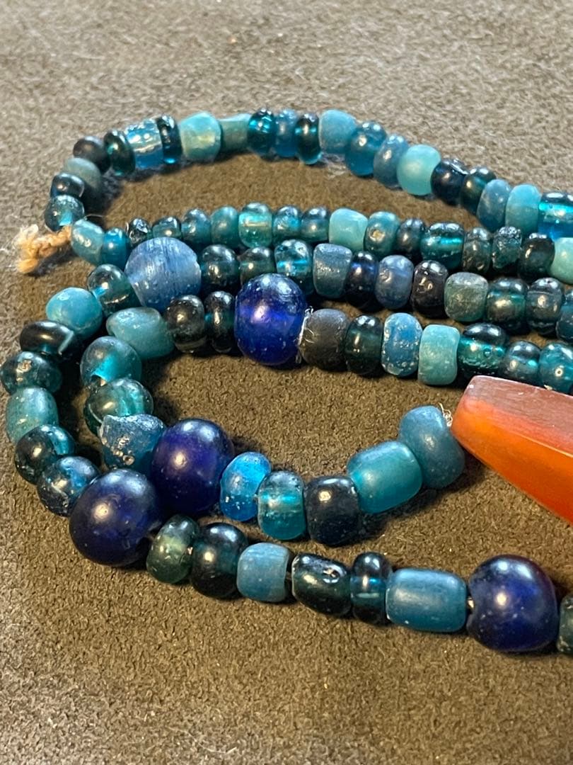 出土　古墳時代　赤瑪瑙製12面切子玉　瑠璃玉1連