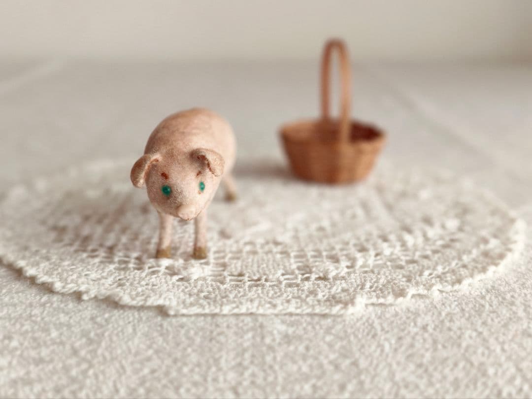 【まーちゃんさま】vintage figure ୨୧ * グリーンの瞳のブタさん