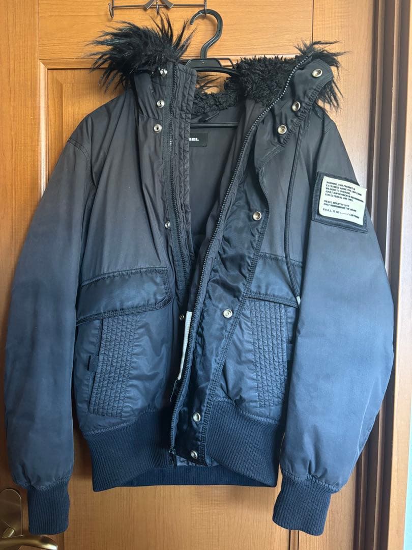 DIESEL ブラックダウンジャケット フード付き