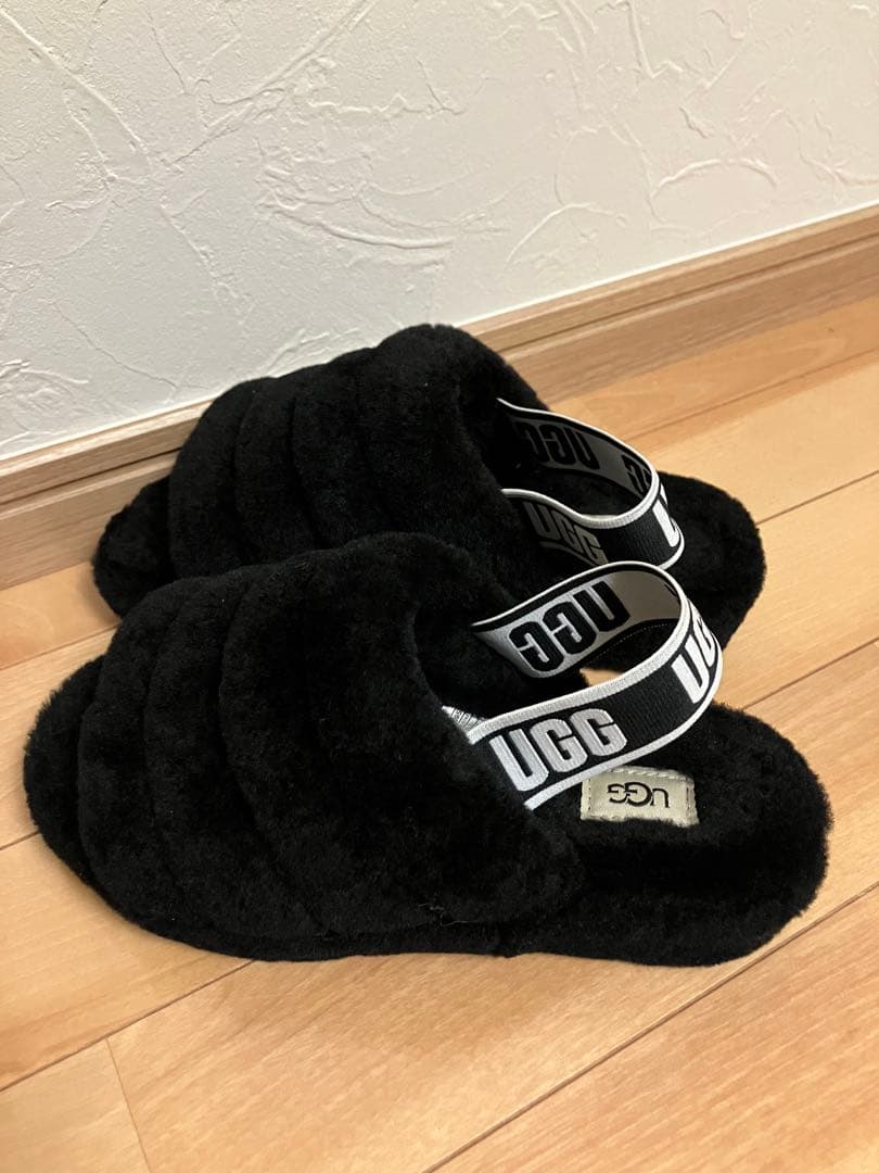 UGG ファーサンダル　23センチ