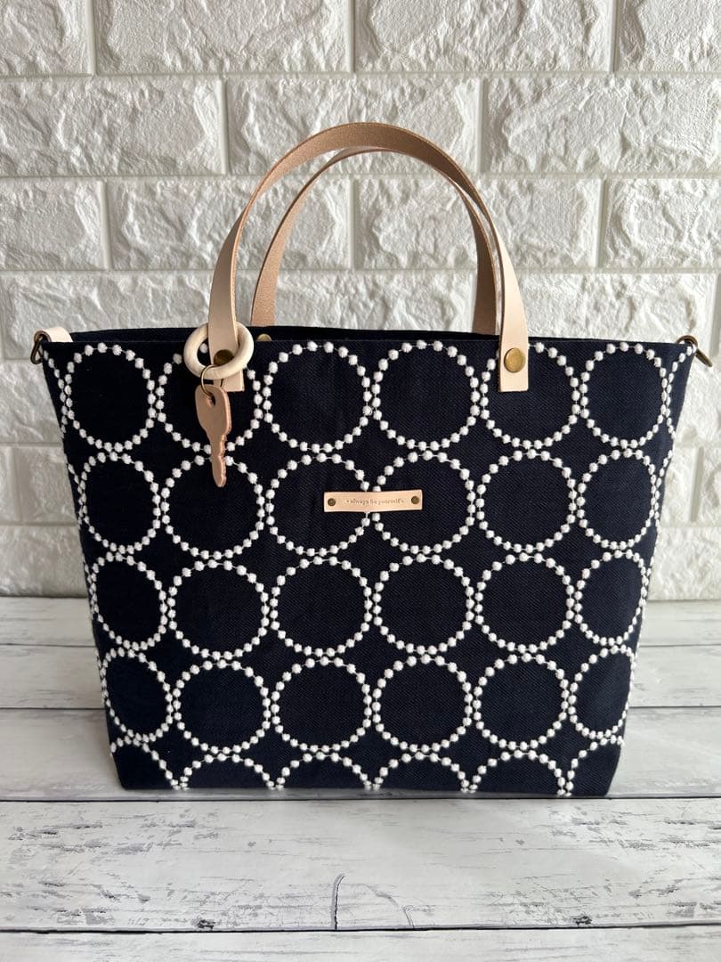 【847】ミナペルホネンタンバリントートバッグ ネイビー　持ち手ヌメ革製