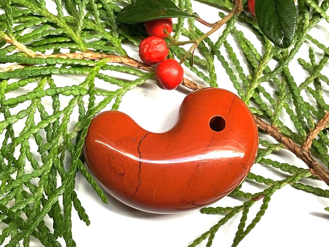 極上日本三大銘石‼️佐渡赤石勾玉　強力パワー黒線入り日本一美麗な赤色彩　安価卸し‼️