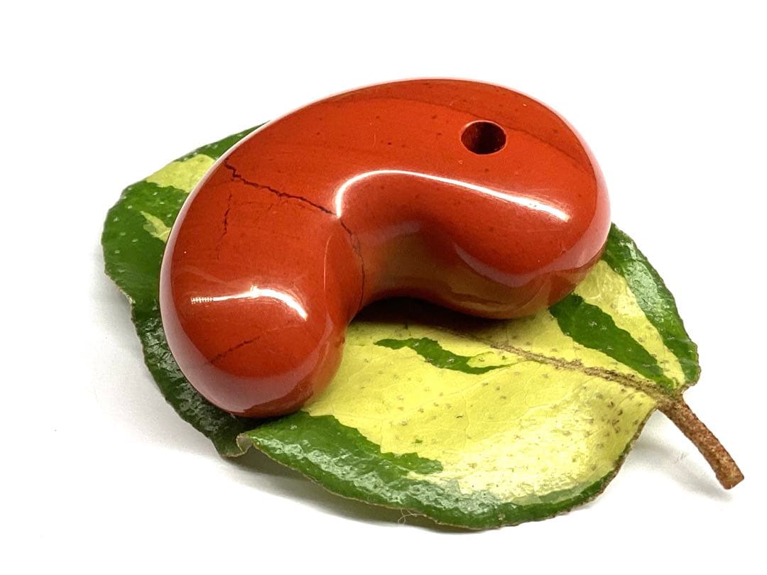 極上日本三大銘石‼️佐渡赤石勾玉　強力パワー黒線入り日本一美麗な赤色彩　安価卸し‼️