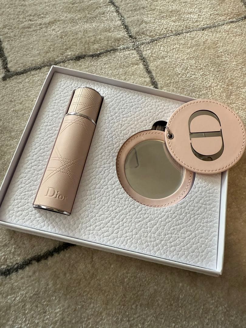 Dior ミニ香水とミラー付きキーホルダーセット　箱付き