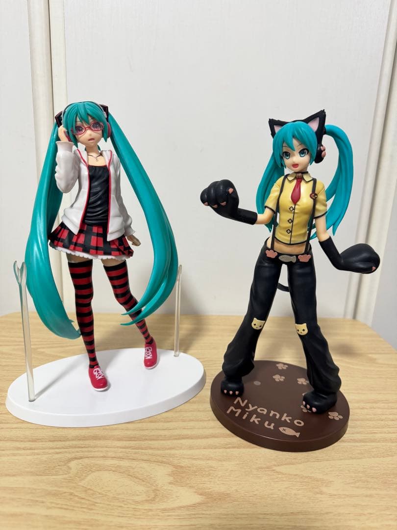 初音ミク スーパープレミアムフィギュア 2体セット （ナチュラル／にゃんこ）