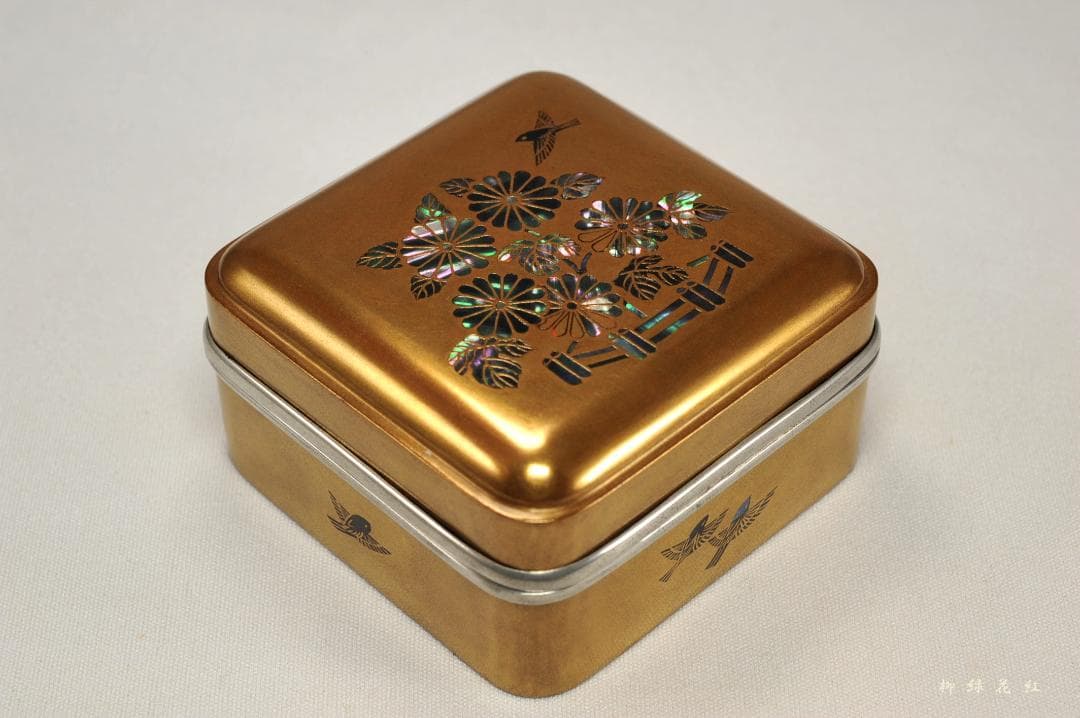 山下甫斎 菊籬蒔絵 四方 銀縁 香合 内菊蒔絵梨子地 共箱 茶道具