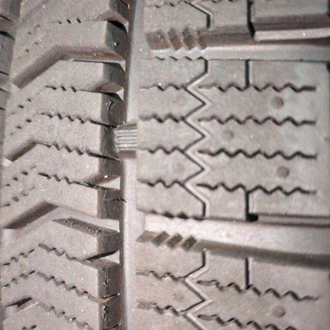 ジ*ム様 手渡可　美品　2022年　9分〜　BSスタッドレス　VRX2　215/