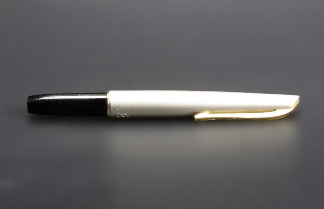 PLATINUM プラチナ 万年筆 ペン先14K ブラック×ゴールド