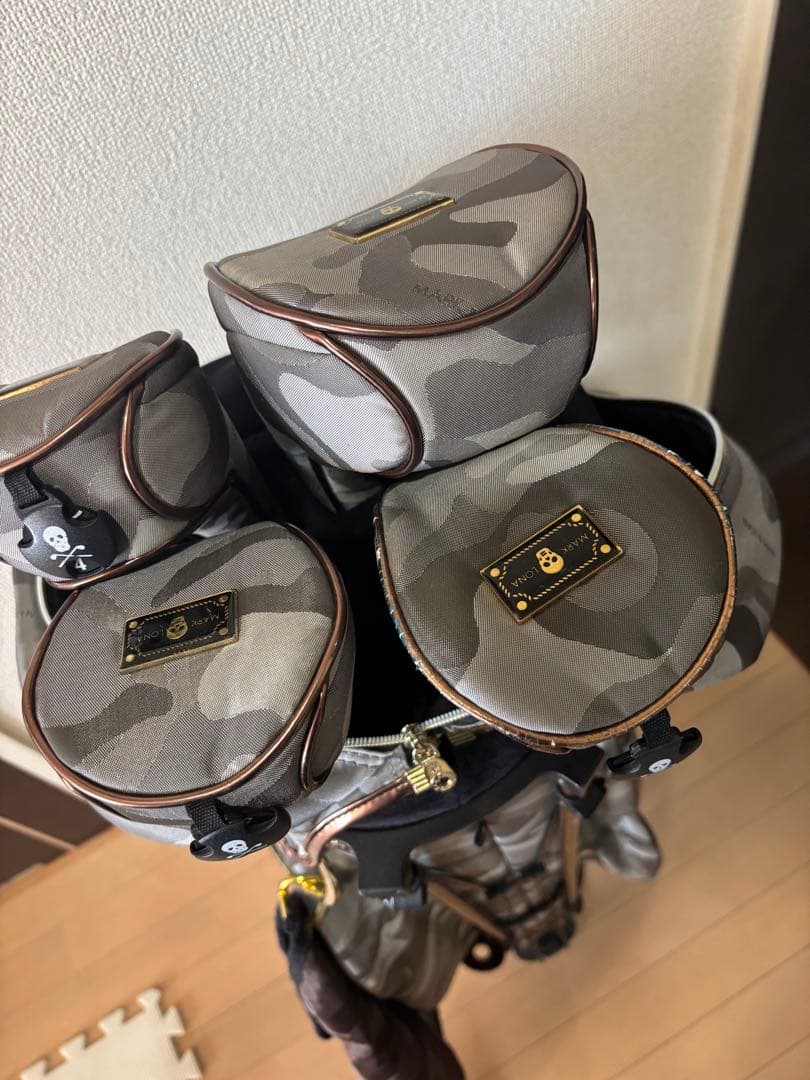 えむえむ　マークアンドロナ　迷彩グレー スカルプリント キャディバッグ