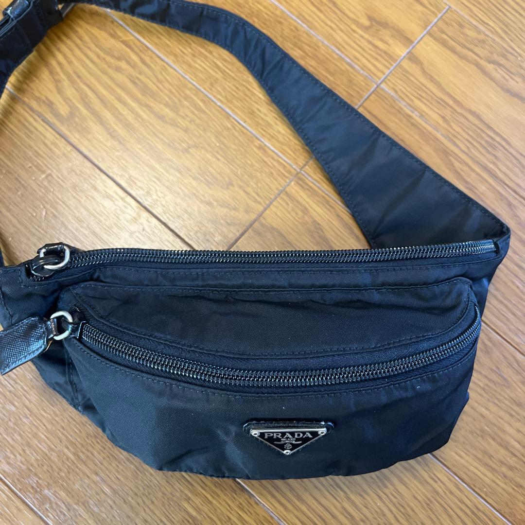 【新品】PRADA ウエストポーチ（黒色）