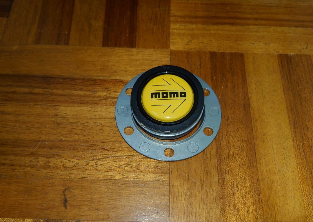 momo ステアリング 30パイ